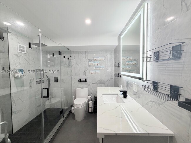 Building Photo - 2201 S Ocean Dr
