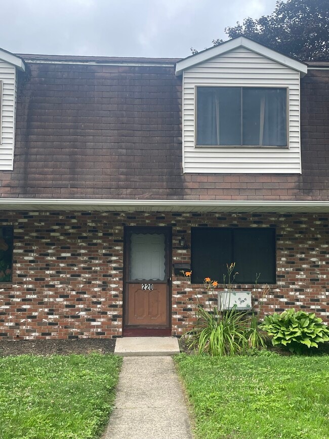 Primary Photo - 220 Blakeslee St