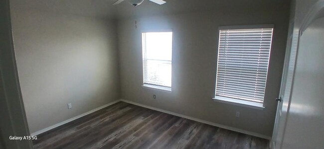 Building Photo - 195 Living Reef Dr
