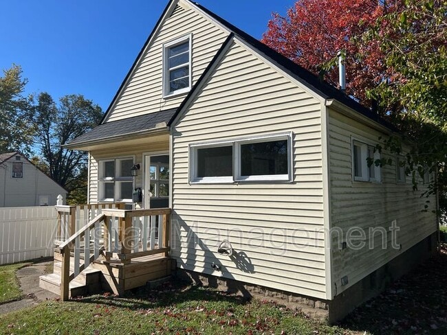 Building Photo - 1619 Struble Ave NE