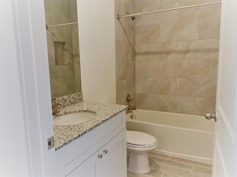 Building Photo - 210 Osprey Cir