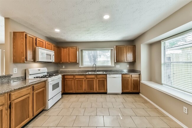 Building Photo - 745 Otter Creek Dr