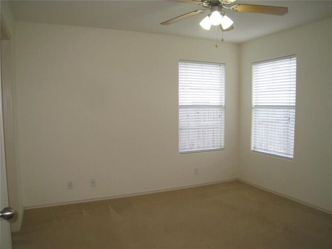 Building Photo - 236 Moonstone Dr
