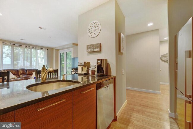 Building Photo - 934 N 3rd St