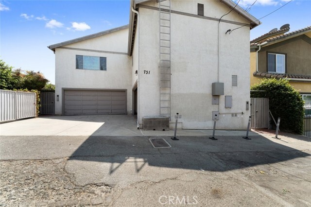 Building Photo - 731 E Cypress Ave