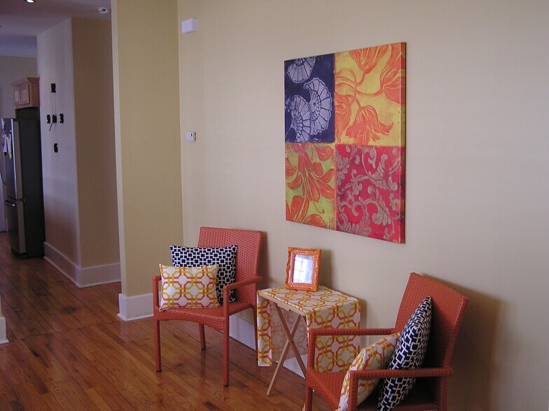 Building Photo - 425 Roosevelt Ave