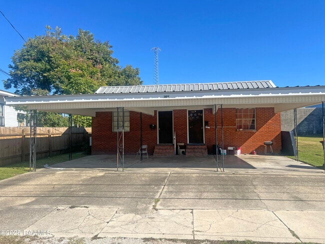 Building Photo - 307 Monroe St