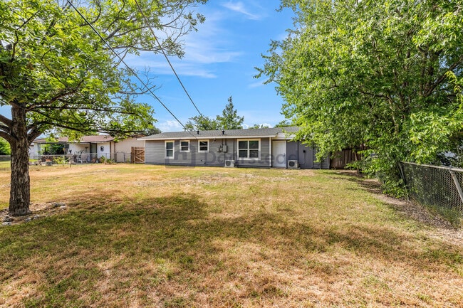 Building Photo - 7023 Westville Dr