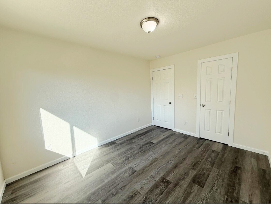 Building Photo - 1420 Lansing St