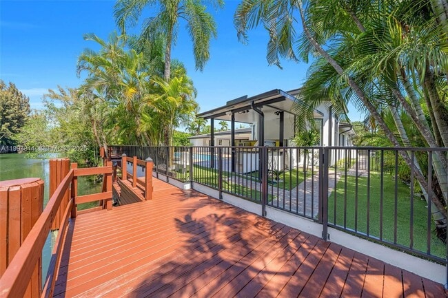 Building Photo - 5120 Carillo St