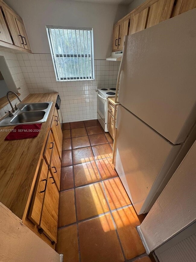 Building Photo - 6031 Shaker Wood Cir