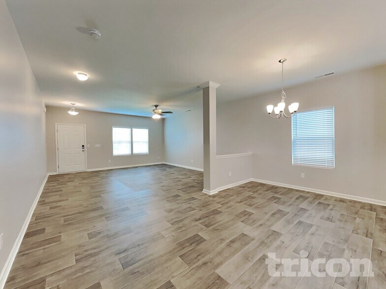 Building Photo - 635 Spencer Ln