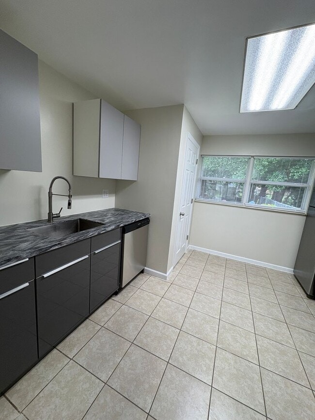 Building Photo - Renovated 3 bedroom house in the heart of ...