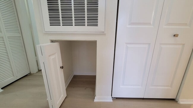 Building Photo - Gorgeous Fully Remodeled Condo