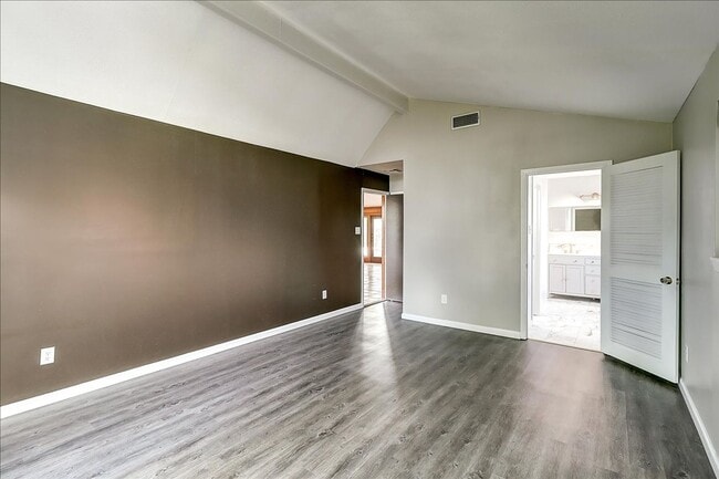 Building Photo - 5530 Tahoe Cir