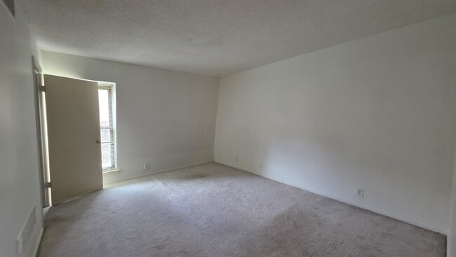 Building Photo - 1896 Poplar Woods Cir E
