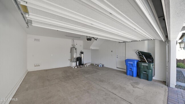 Building Photo - 2354 W Gloria Ln