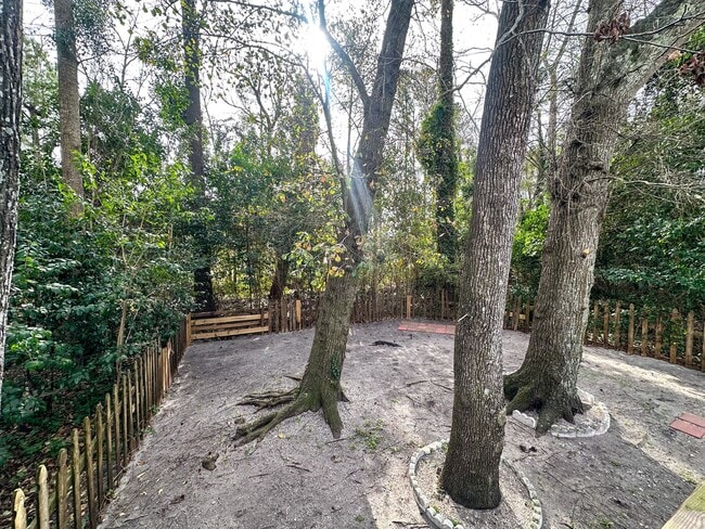 Building Photo - 3 bedroom 2 bath home located in mid -Wilmington area