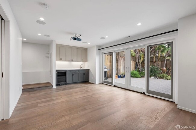 Building Photo - 112 Baden St