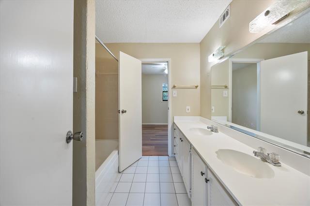 Building Photo - 553 Trailcrest Dr