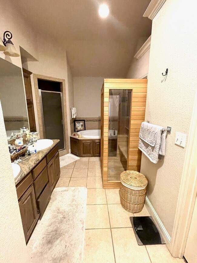 Building Photo - 7009 Stonegate Dr