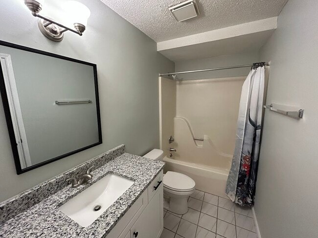 Building Photo - 2014 Hobbs Rd SE