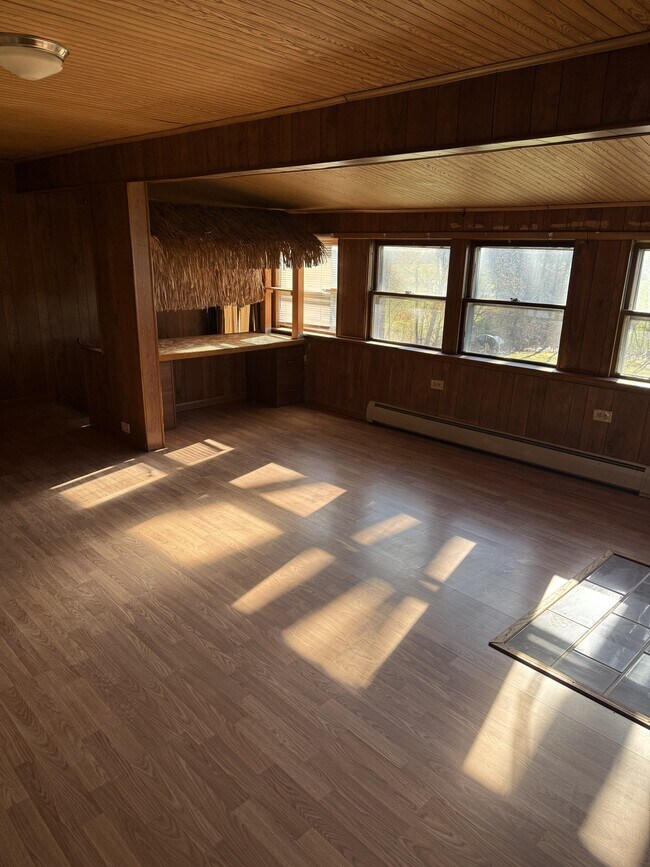 Building Photo - 36 Riverview Rd