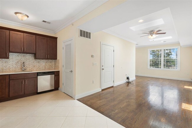 Building Photo - 28 Storms Ave