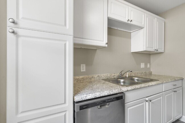 Building Photo - Cozy Timberwood Dr