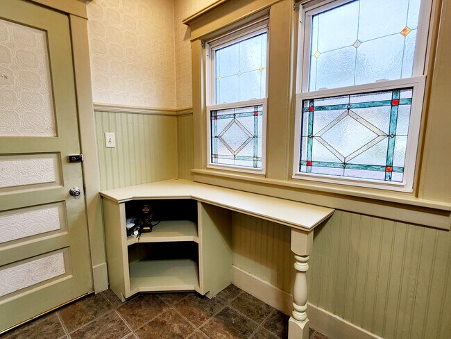 Building Photo - 511 2nd Ave SW