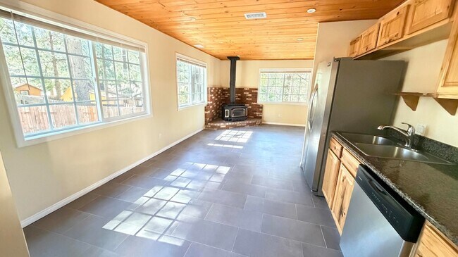 Building Photo - 52830 Pine Cove Rd