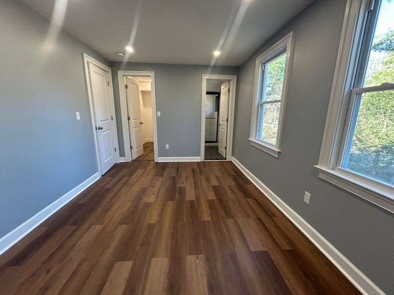Bedroom 3 - Suite with walk-in closet - 11 Old Creamery Rd