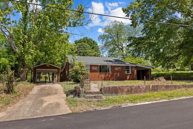 Building Photo - 108 E Ann Dr SW