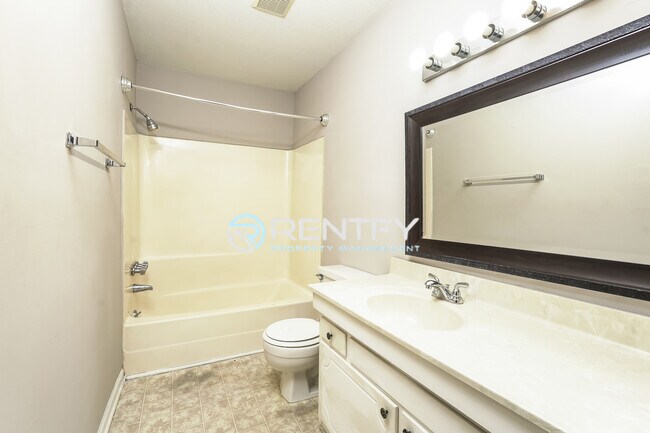 Building Photo - 2260 Sunderland Rd