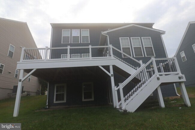 Building Photo - 3348 Burton Dr