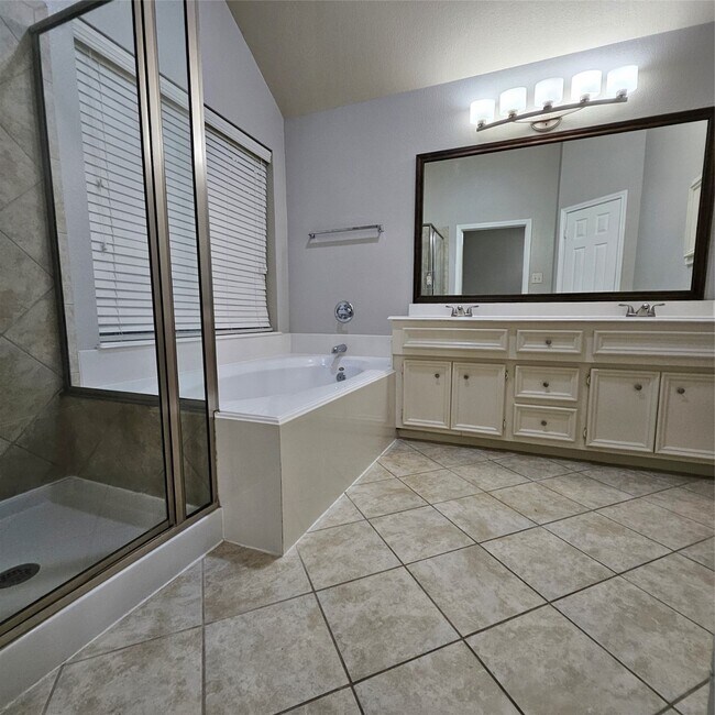 Building Photo - 13043 Sweetgum Shores Dr