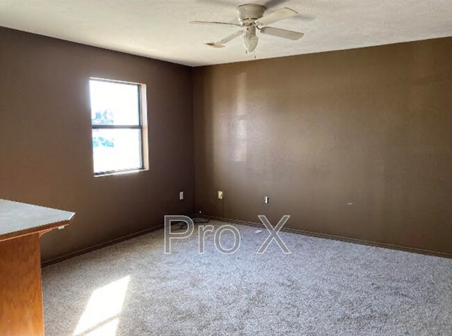 Building Photo - 121 Elm St