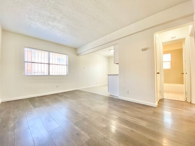Primary Photo - 10626 S Budlong Ave