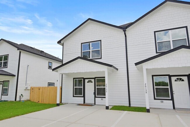 Building Photo - 2607 Randolph Rd