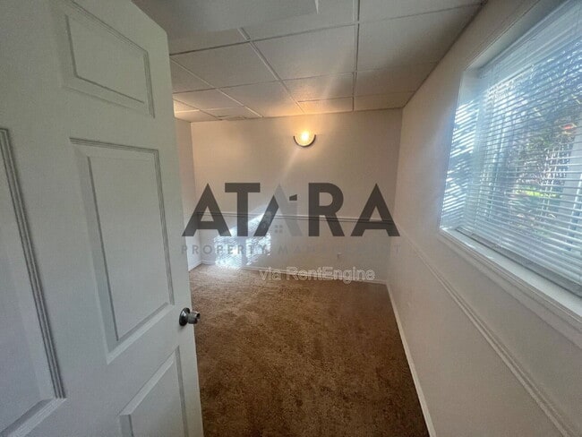 Building Photo - 9111 Parakeet Dr