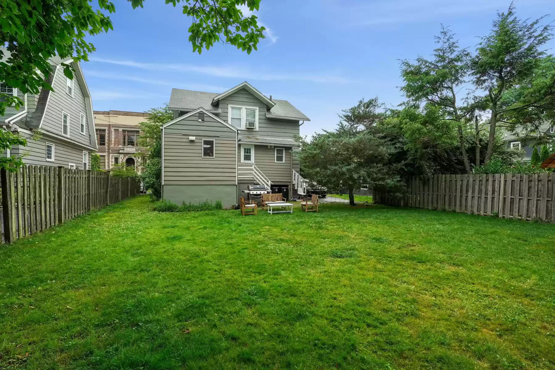 Building Photo - 86 Tulip St