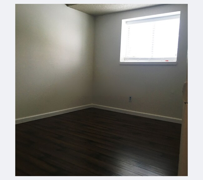 Building Photo - Spacious Backyard + Quiet Street | 3 Bed /...