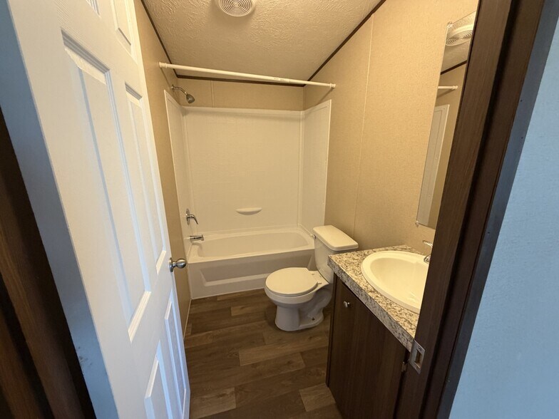 Building Photo - 108 Quapaw Ct