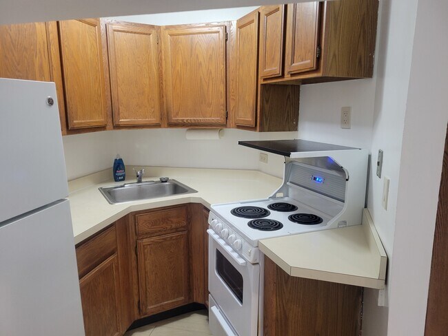 Building Photo - 1721 S Washington St