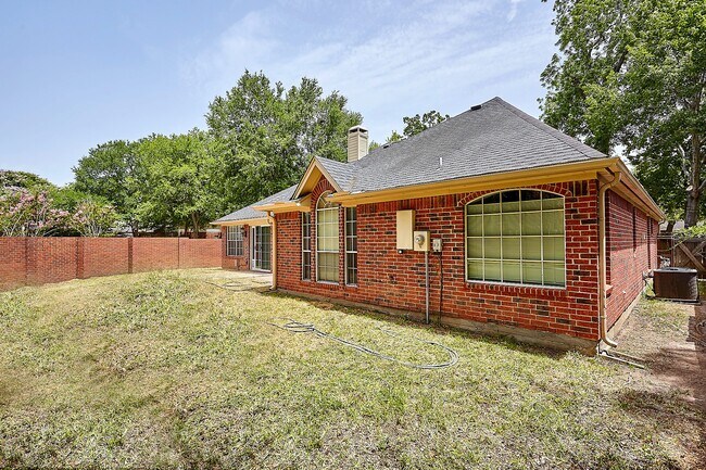 Building Photo - 6734 Wildacre Dr