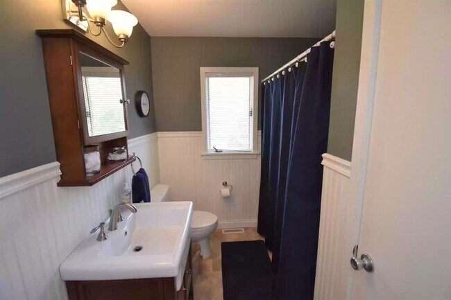 Building Photo - "Hoosier Daddy"- This fully furnished, tur...