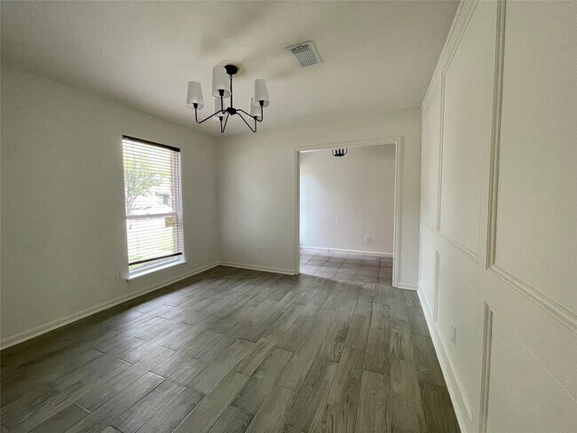 Building Photo - 21327 Park Tree Ln