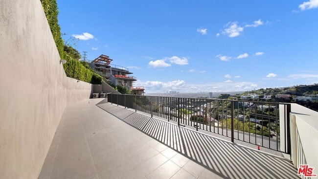 Building Photo - 8765 Hollywood Blvd