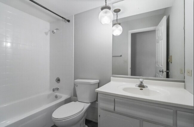 Building Photo - 627 Chardonnay Ln