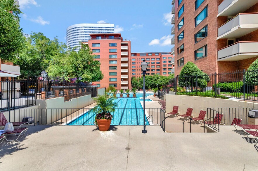 Pool (Lap Lanes) - 1121 Arlington Blvd